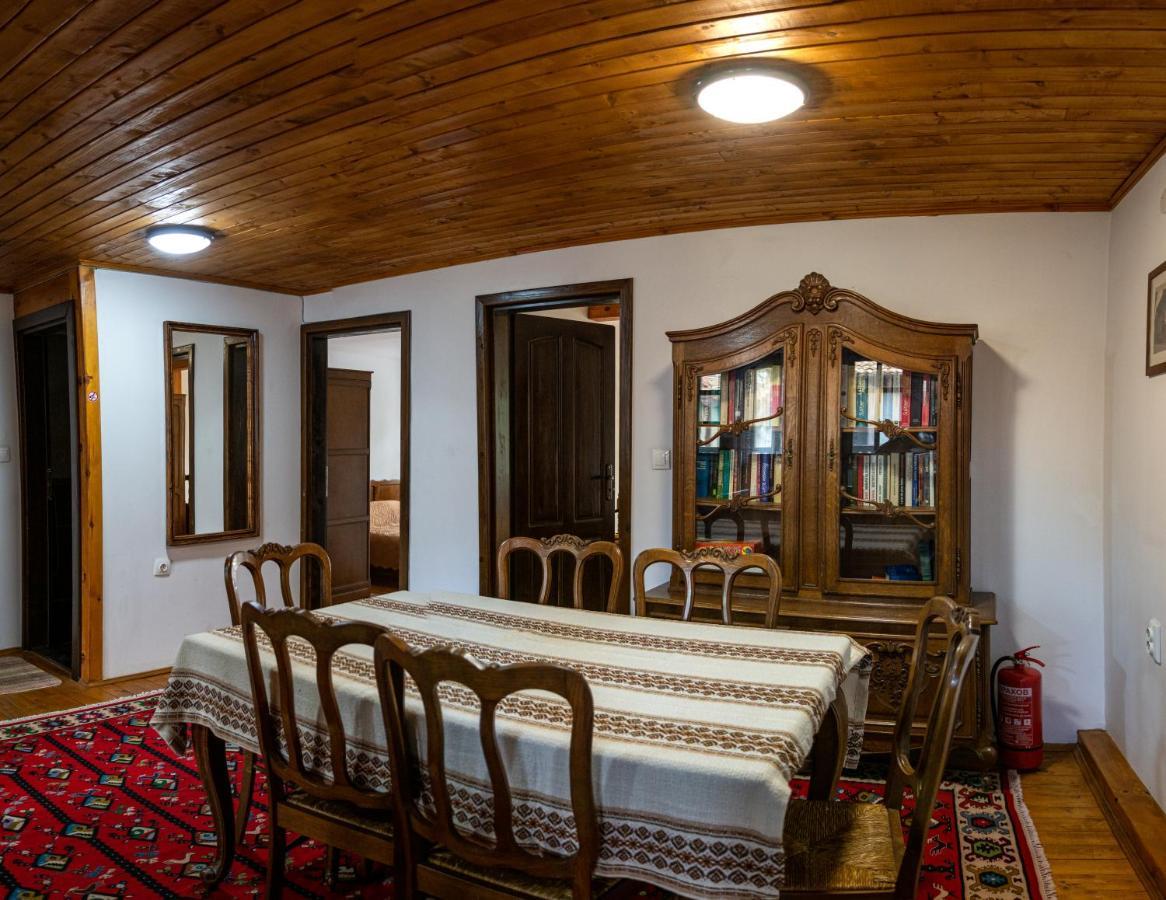 Razsukanova House , Разсукановата Къща Elena Exterior photo